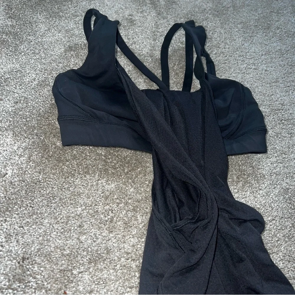 Lululemon top with bra - Picture 5 of 6